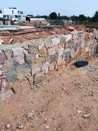 Construção  muro de pedra e Calçada Portuguesa