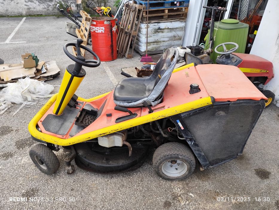 Trator A80PRO a trabalhar