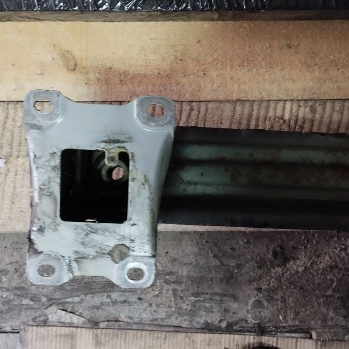 Belka wzmocnienie zderzaka tył skoda octavia kombi 2015 ze śrubami OEM