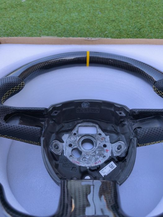 Volante em carbono