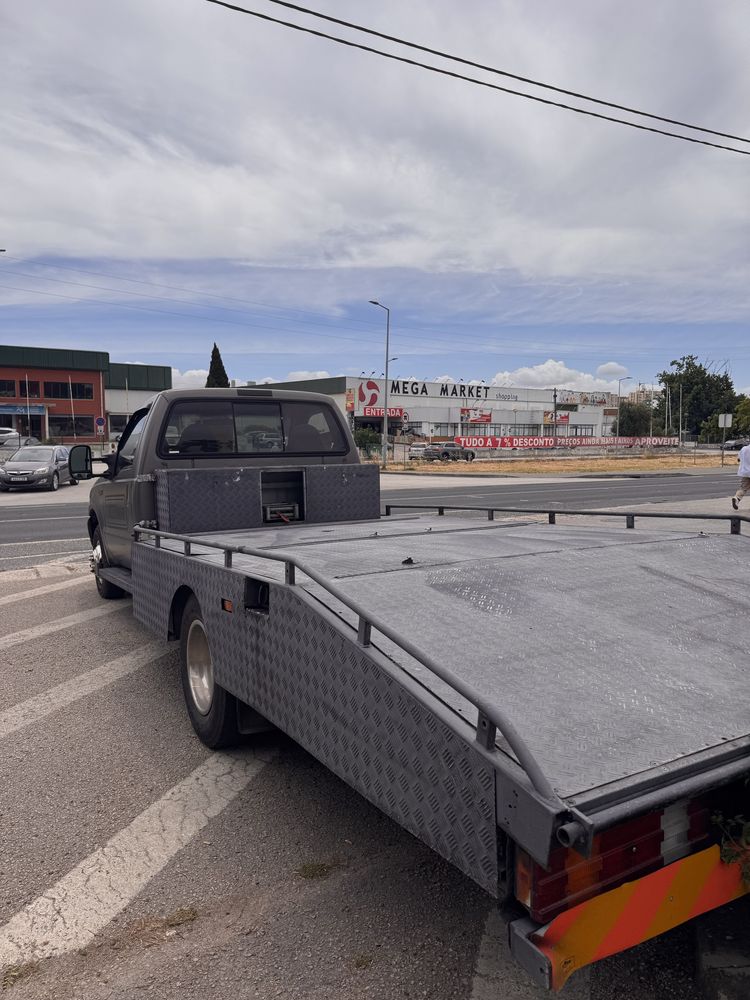 Ford F350 super duty pode ser usado com transporte de carros .