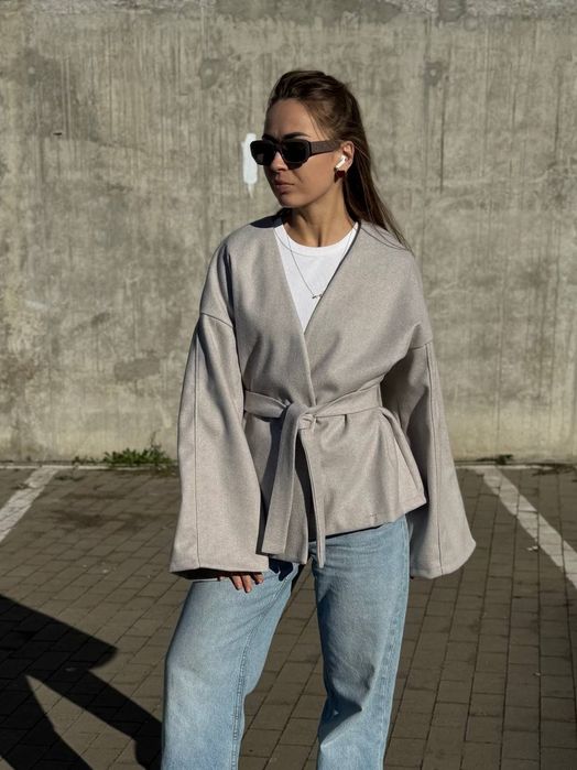 Жіноче коротке пальто