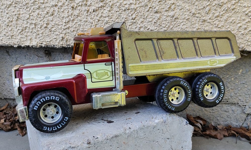 Stara blaszana ciężarówka wywrotka Nylint USA prl tonka