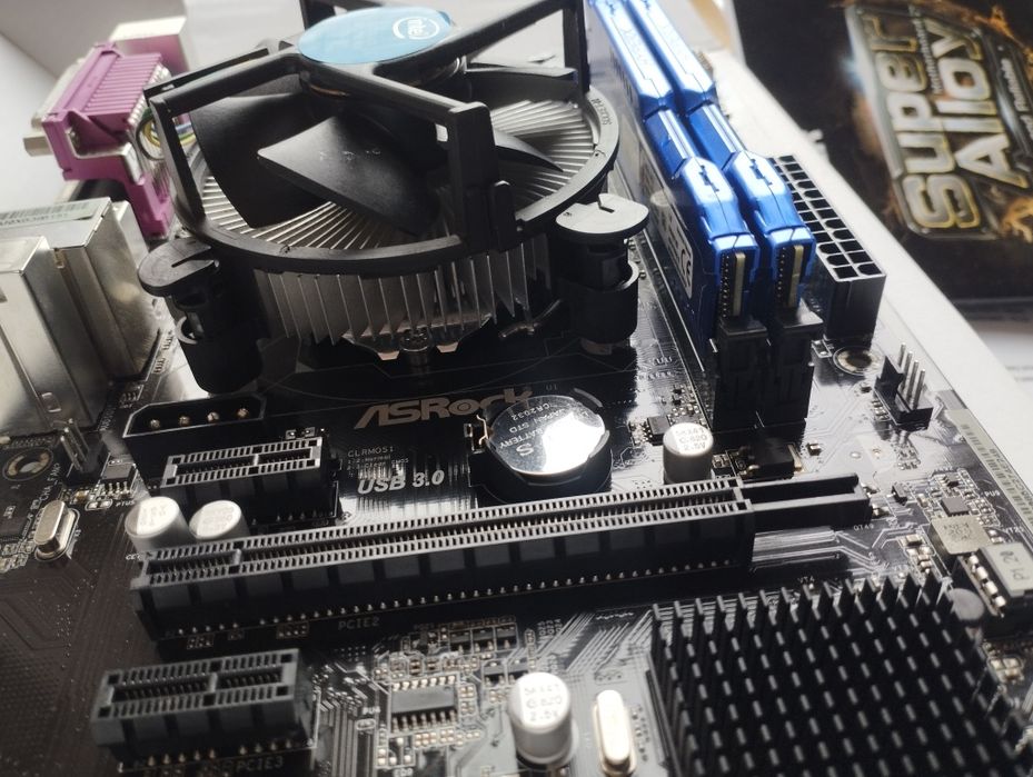 Płyta główna ASRock H81 PRO BTC R2.0 z procesorem I5 4460 i 2x4 GB ram