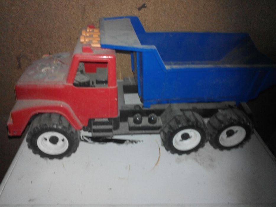 Машины детские :  самосвал и мусоровоз ( фура)