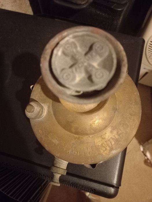 Máquina a petróleo