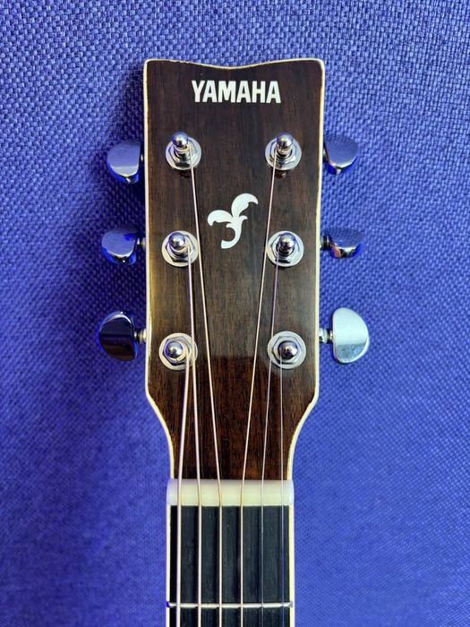 Продам електроакустичну гітару YAMAHA FGX830C