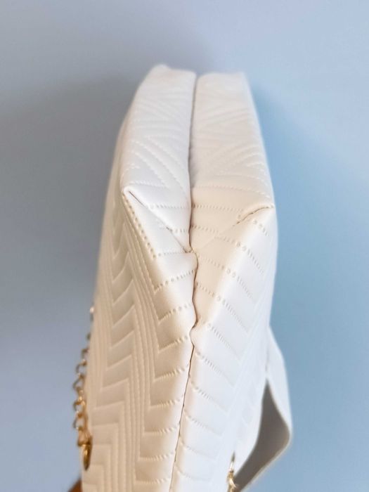 Elegancka, lekka torebka na ramię z łańcuszkiem