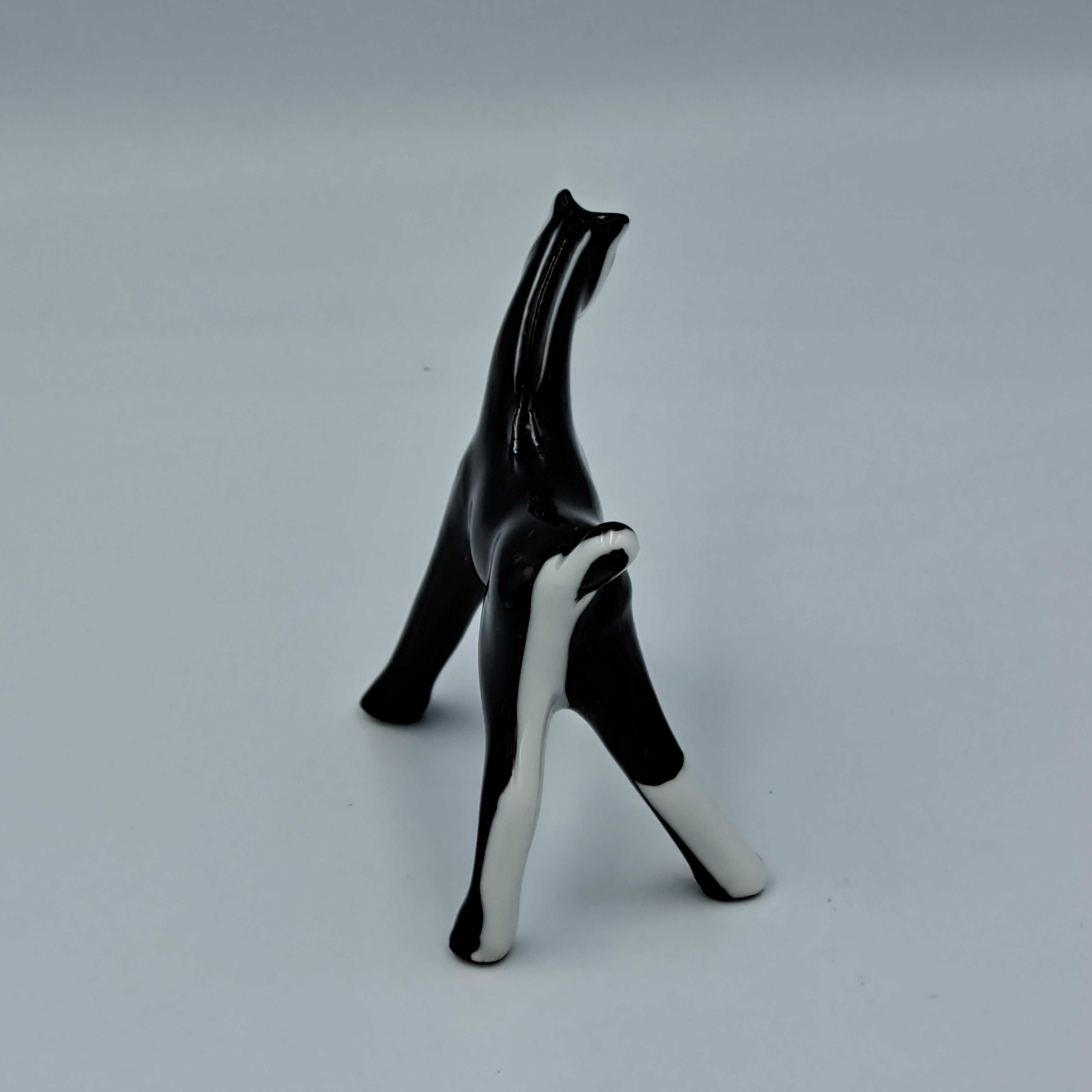 Porcelanowa figurka źrebaka, proj. Zdany Kosickiej, Ćmielów, New Look