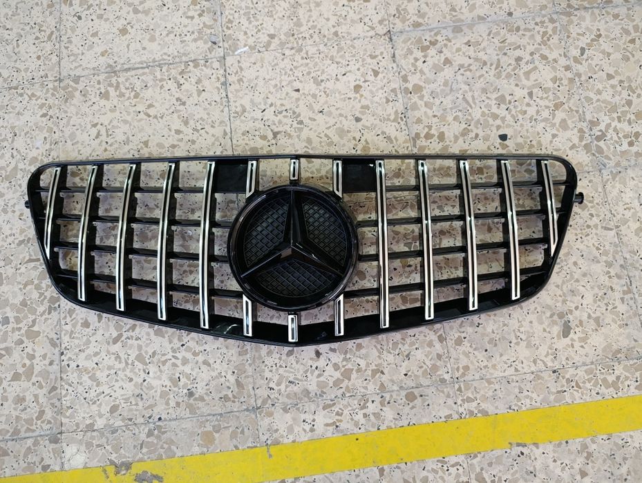 Grelha Mercedes nova