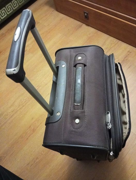 Дорожный чемодан