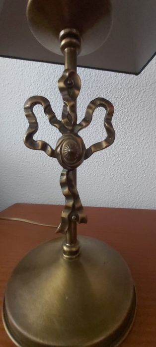 Candeeiro de mesa em bronze
