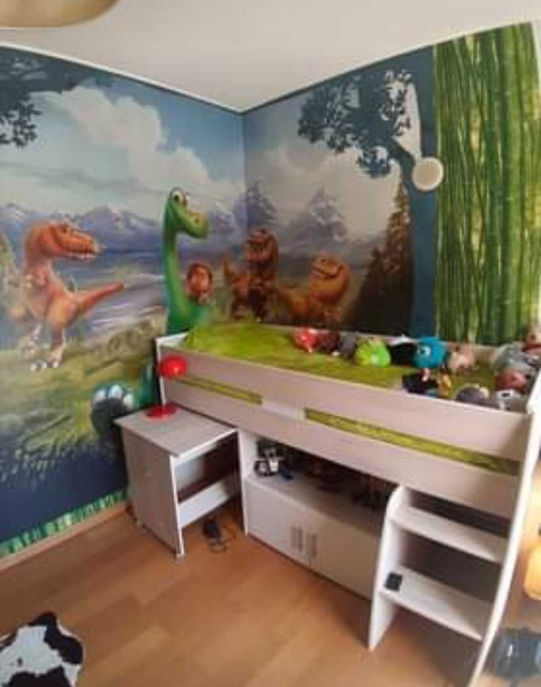 Quarto infantil com secretária