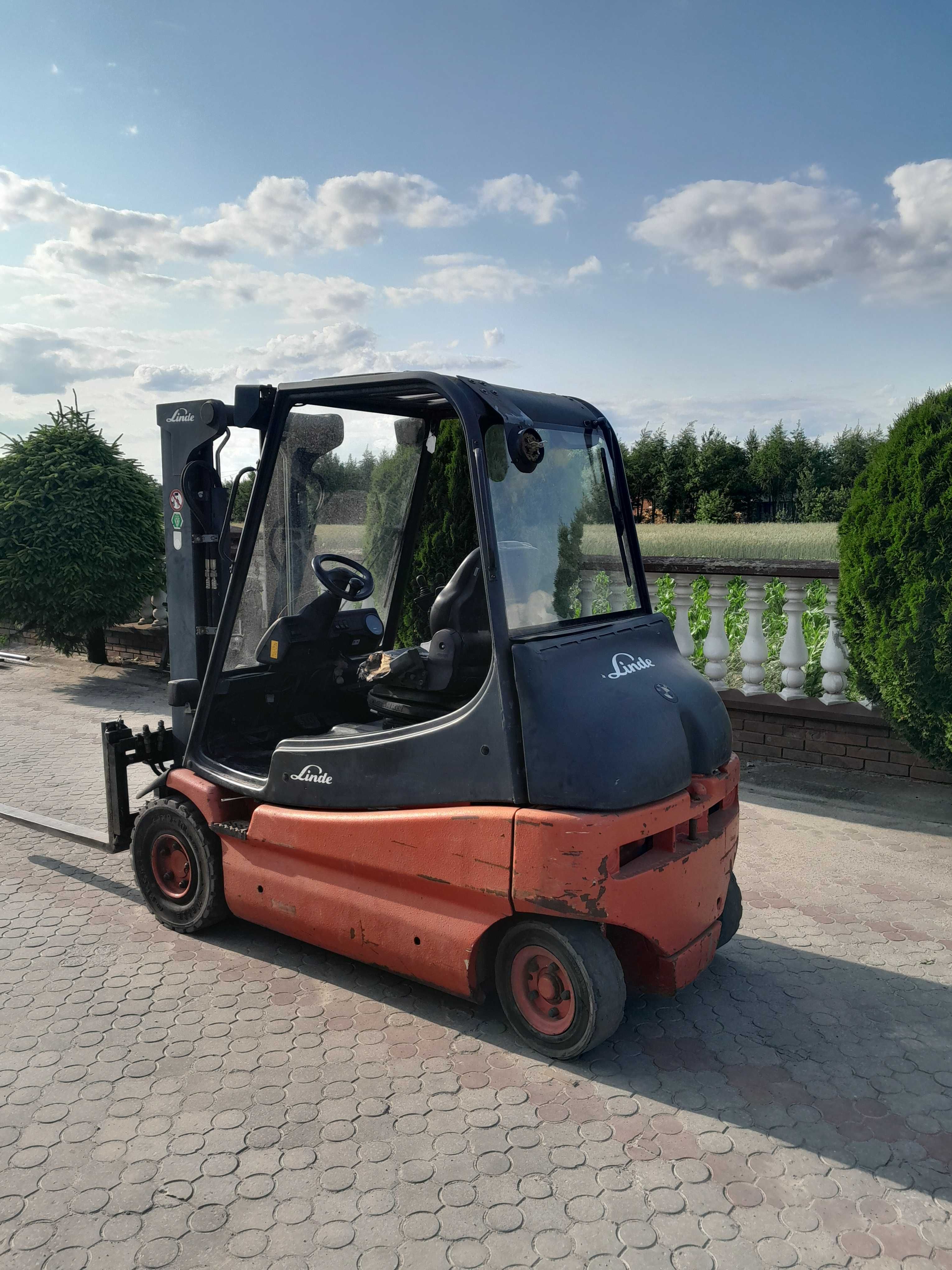 Wózek widłowy Linde E25