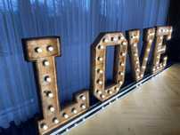 Napis LOVE drewniany