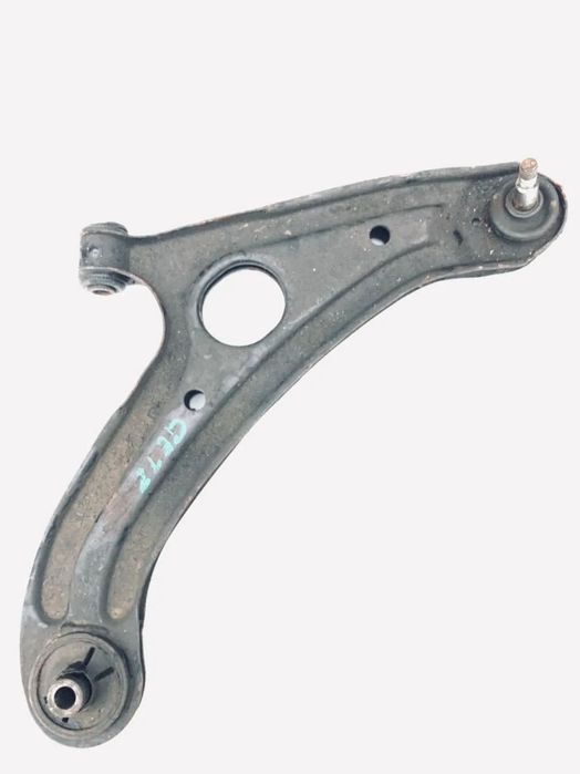 Важіль передньої підвіски правий Hyundai Getz