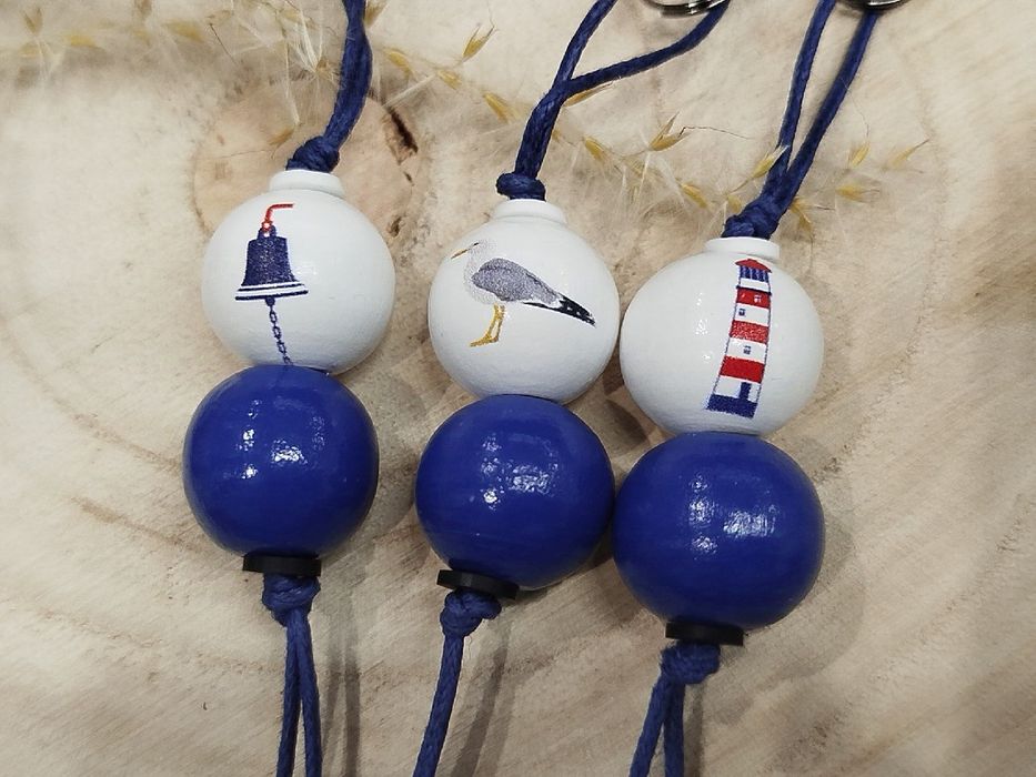 Drewniana zawieszka brelok marynistyczny na rzemyku 3 szt