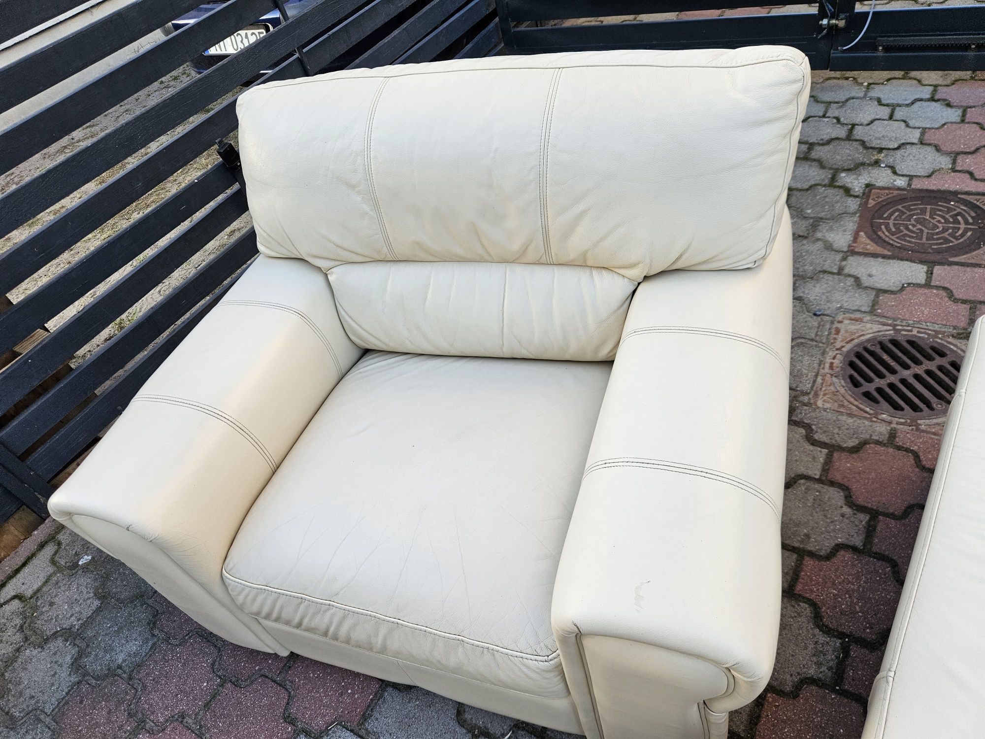 Wypoczynek skórzany sofa 2 fotele pufy