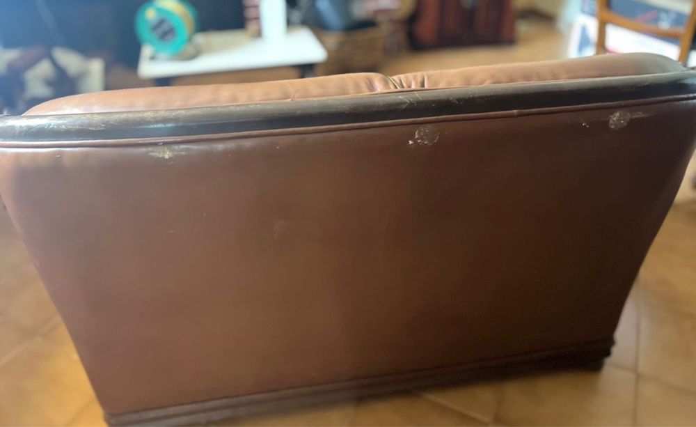 Sofa de 2 lugares em pele