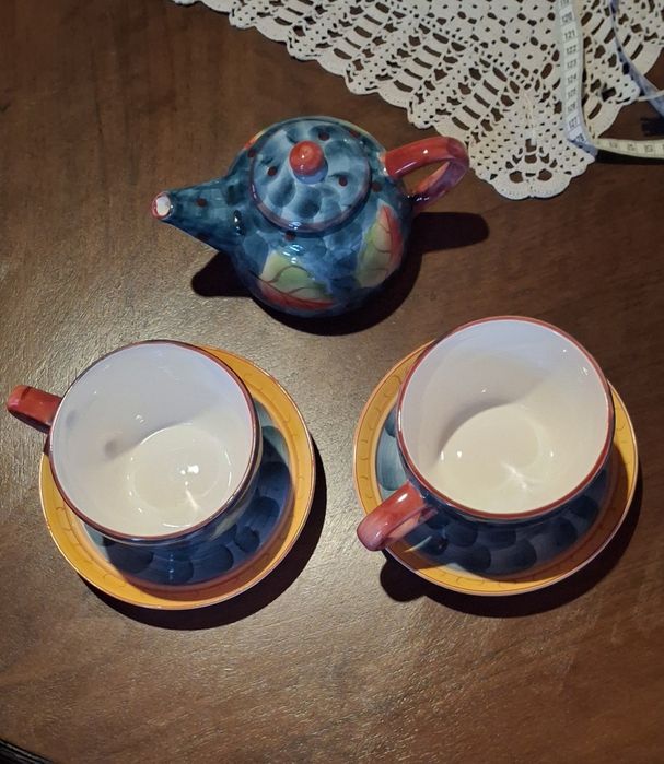 Conjunto de bule e duas chávenas novas