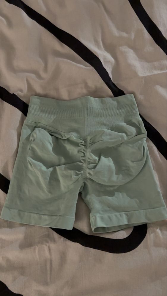 leginsy modelujace push up