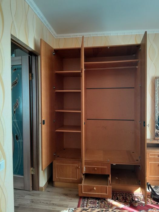 Вмістка 3-х дверна шафа