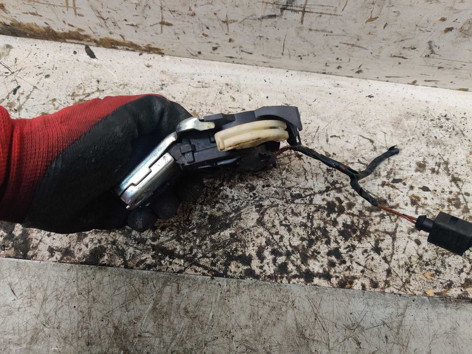 Audi A4 B6 B7 B8 A6 C6 Volkswagen Passat B6 CC Zamek Klapy Bagażnika