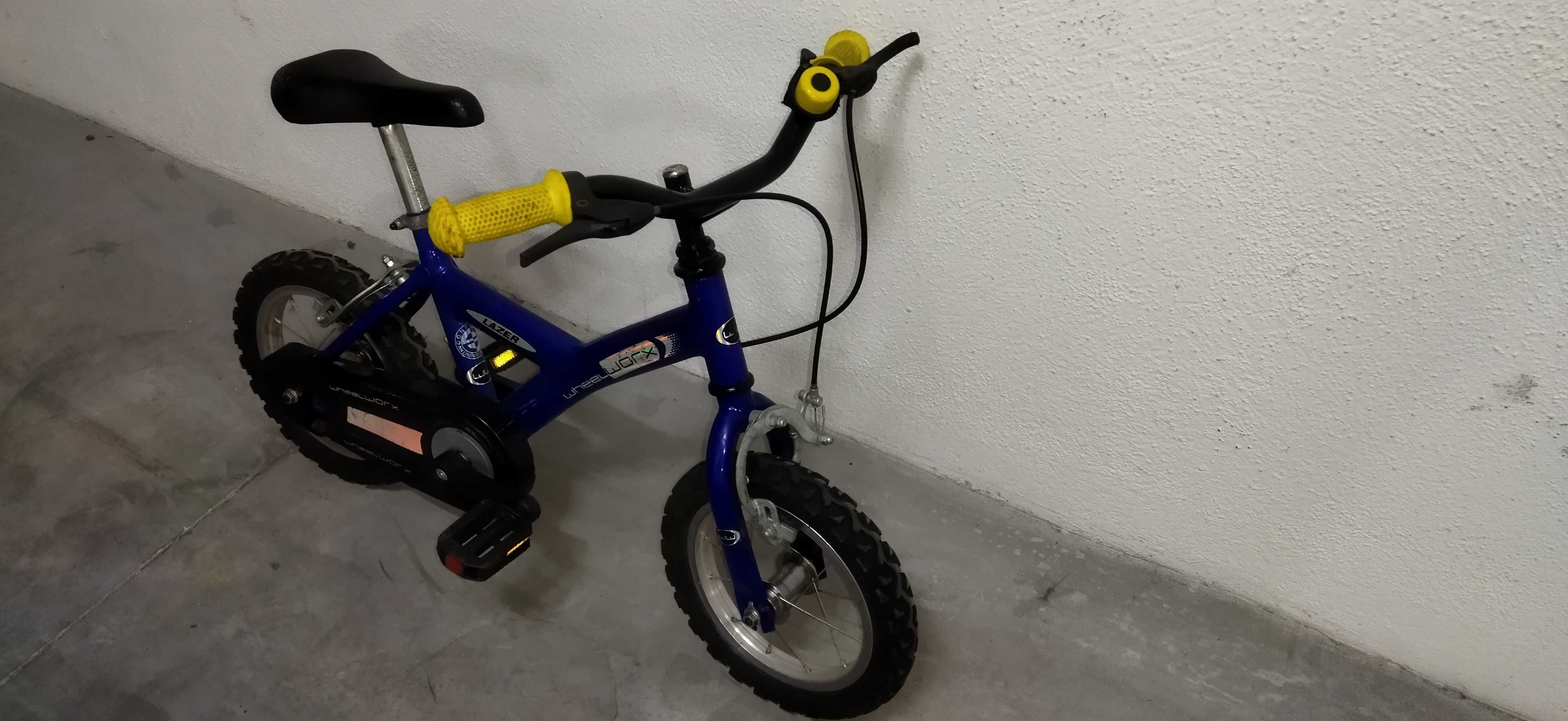 Bicicleta de criança roda  12 1/2 x1.75 em excelente estado