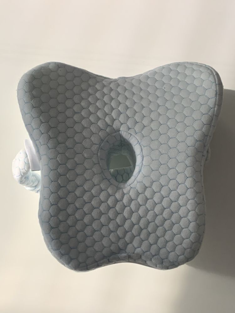 Poduszka ortopedyczna pod kolana Medi Sleep 24 x 24 cm biała