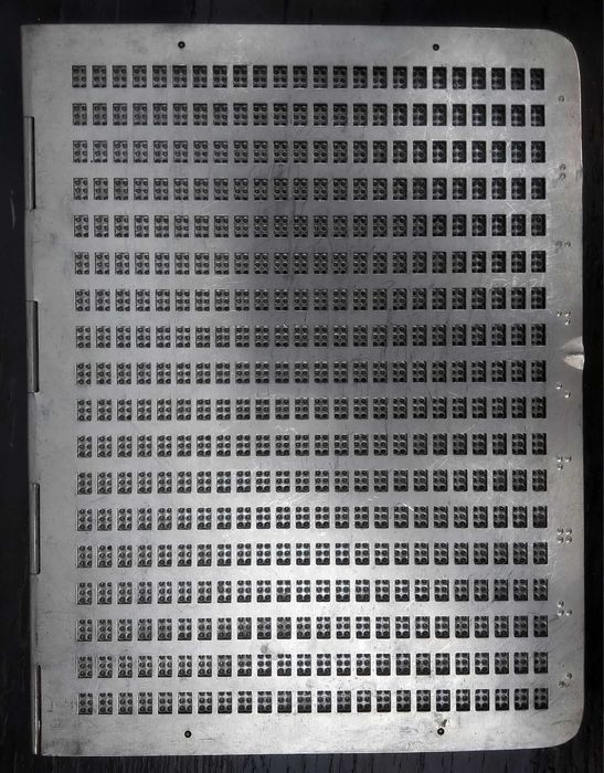 Прибор для письма по Брайлю