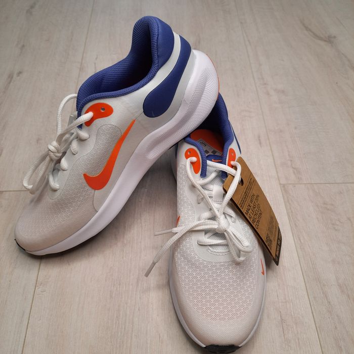 Кросівки Nike Revolution 7 FB7689-102