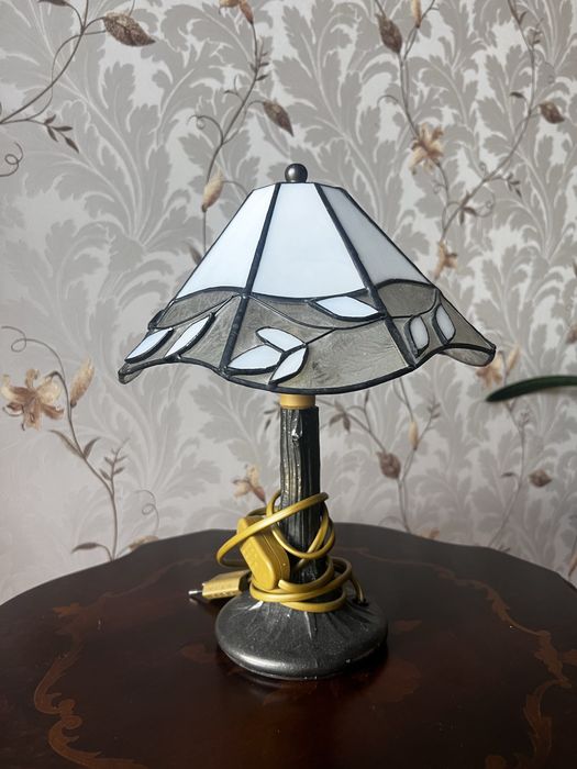 Piękna witrażowa lampka