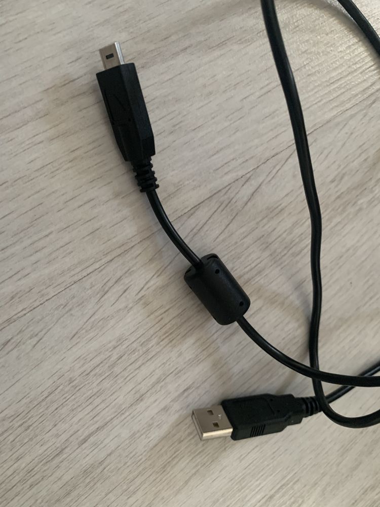 Różne kable do ładowania