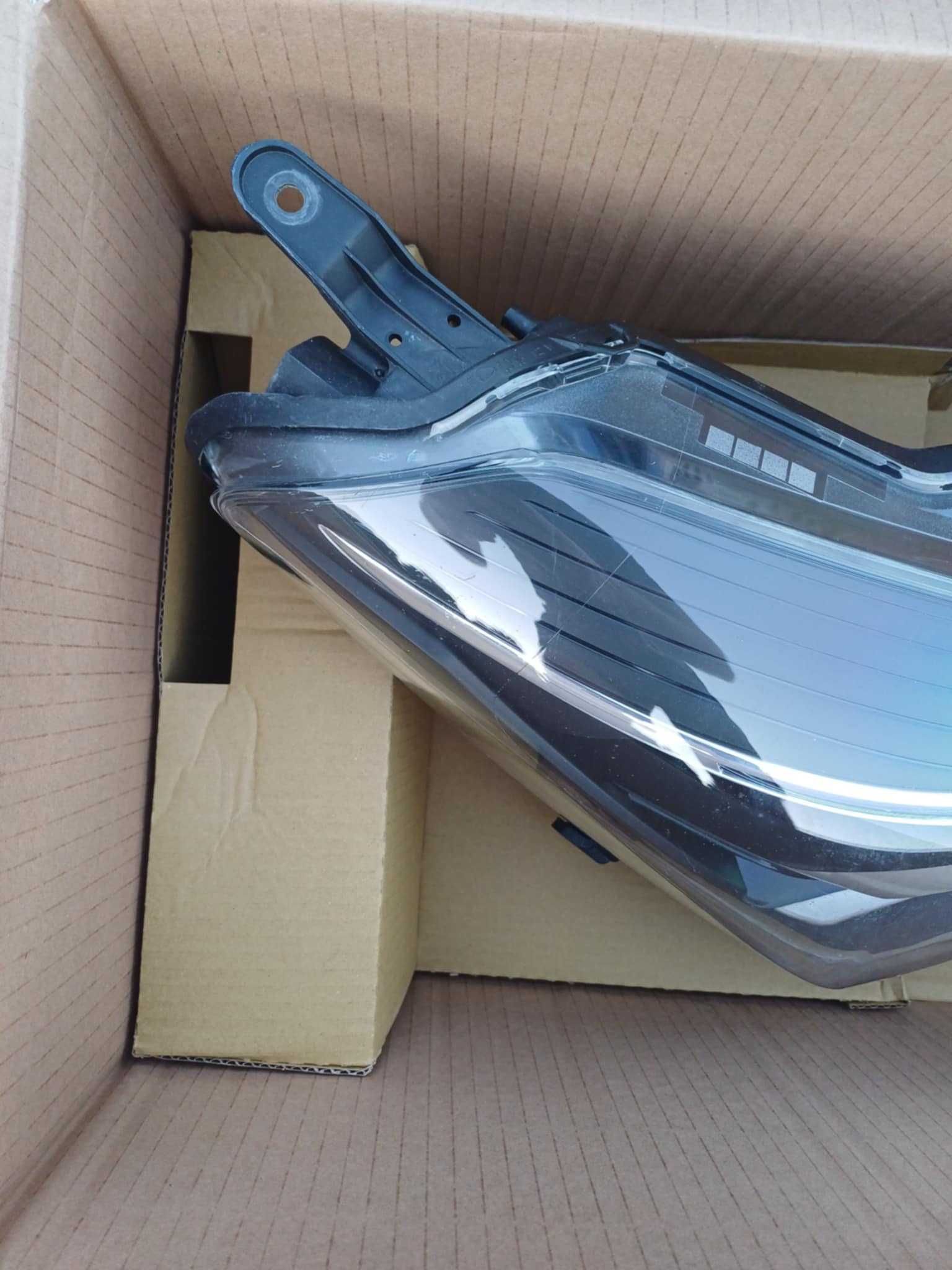 Lampa Toyota yaris iii lift
