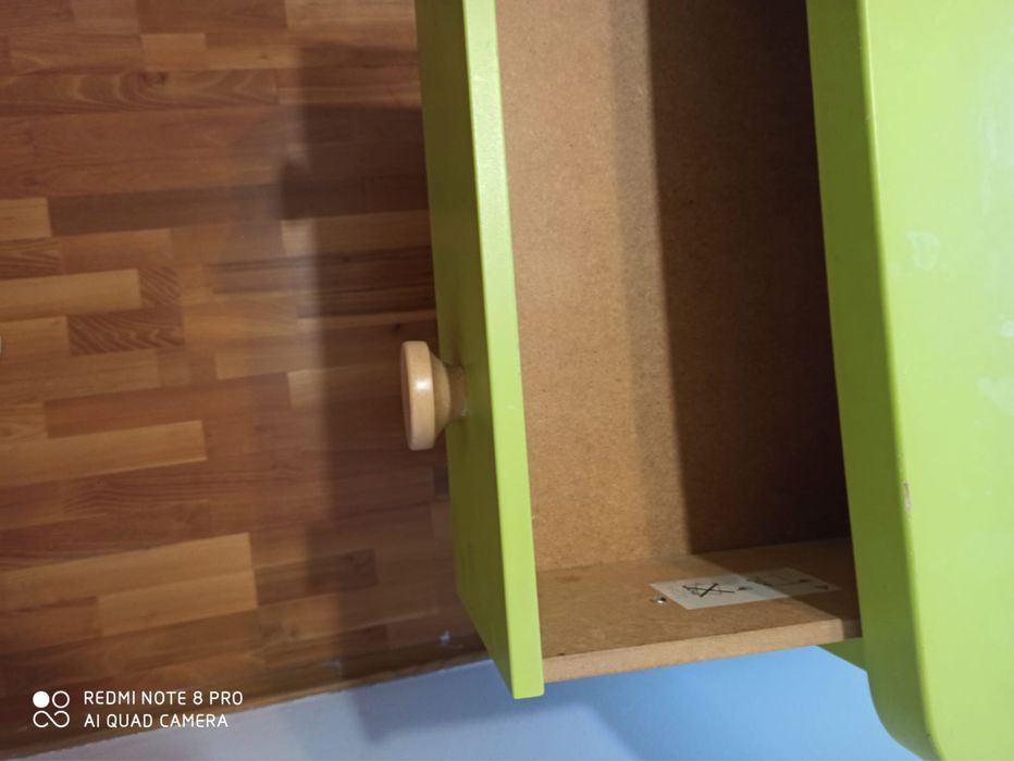 Mała zielona komoda do pokoju dziecięcego