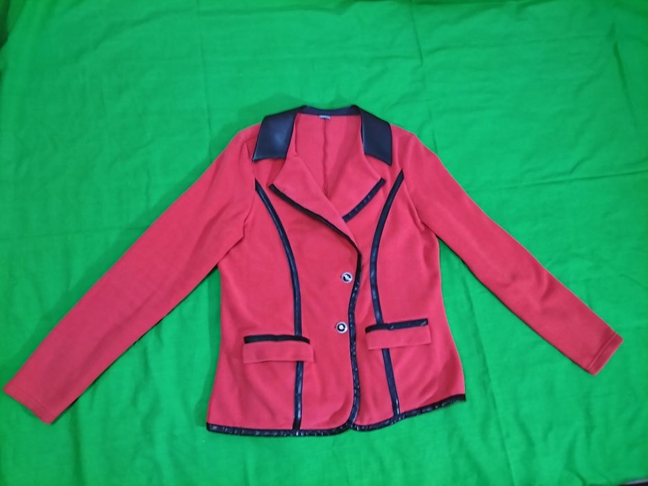 Casaco Vermelho de Senhora