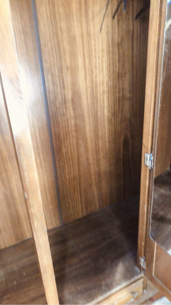 Móveis Vintage: comoda, guarda fatos, mesinha cabeceira