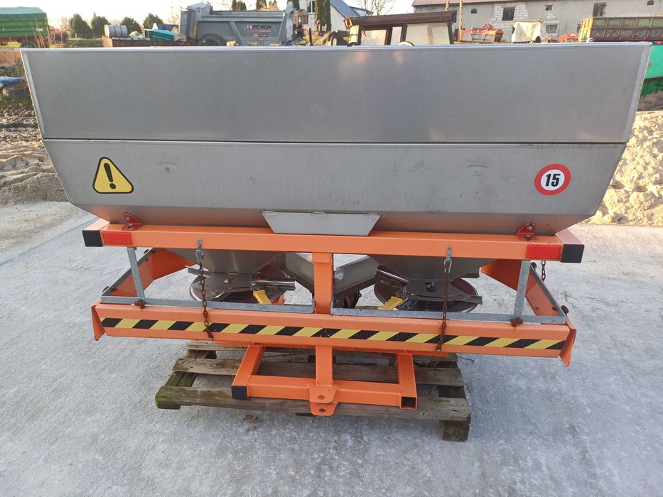 Piaskarka posypywarka solarka komunalna 1000L Grass-Rol