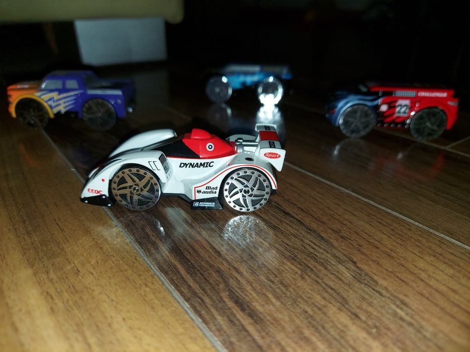 Duże auto z naczepą i podnośnikiem HDS + 11 aut.