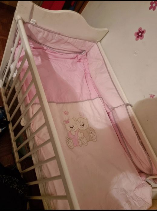 Cama bebé com colchão e roupa da cama