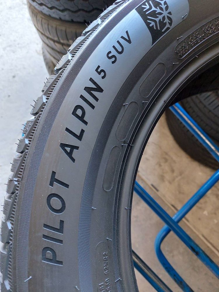 225/60/18 R18 Michelin Pilot Alpin 5 4шт зима