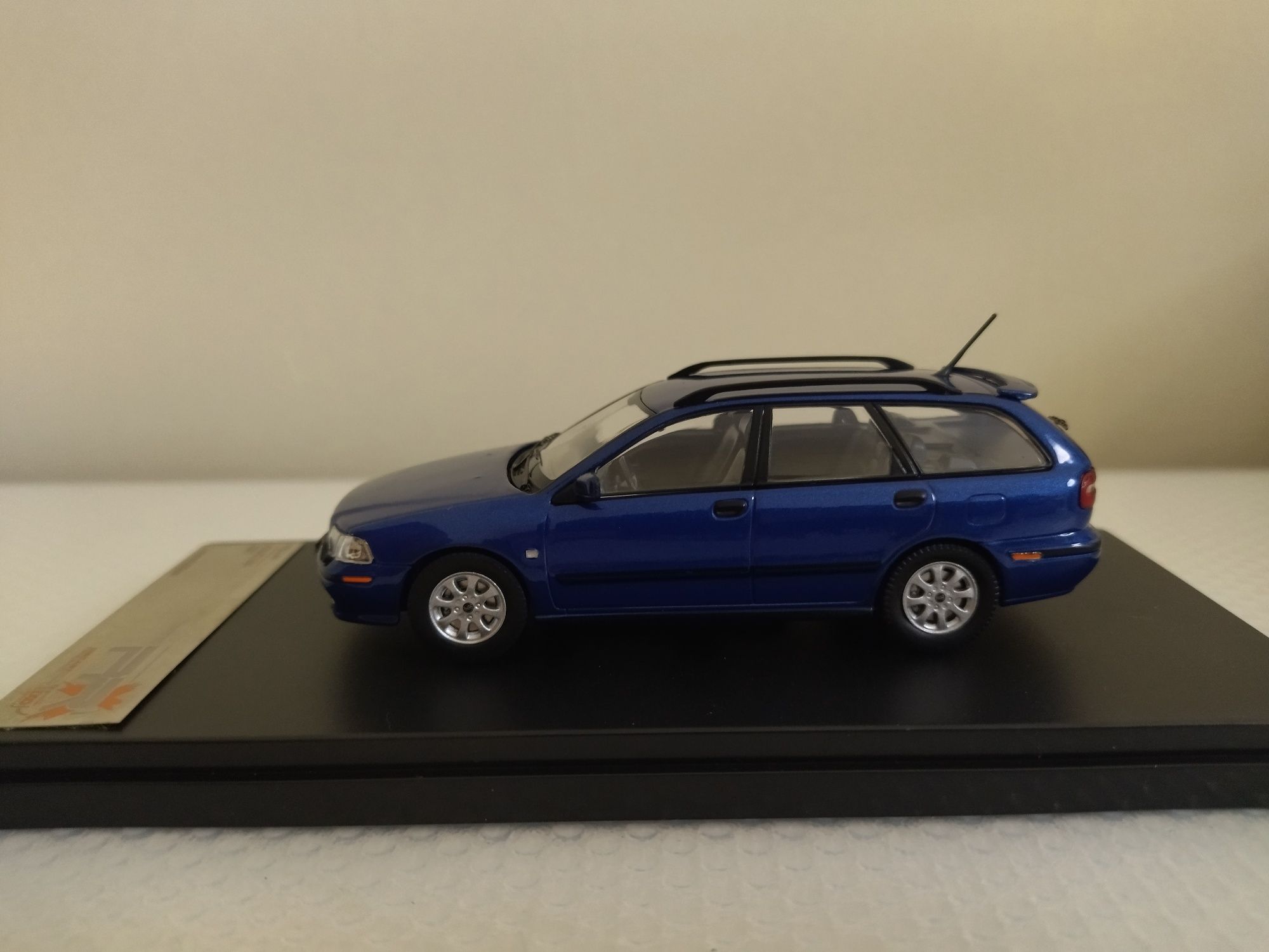 Miniatura Volvo V40 Edição Limitada 1/43 Nova