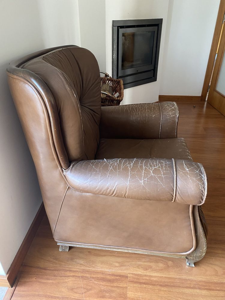 Sofa em pele usado