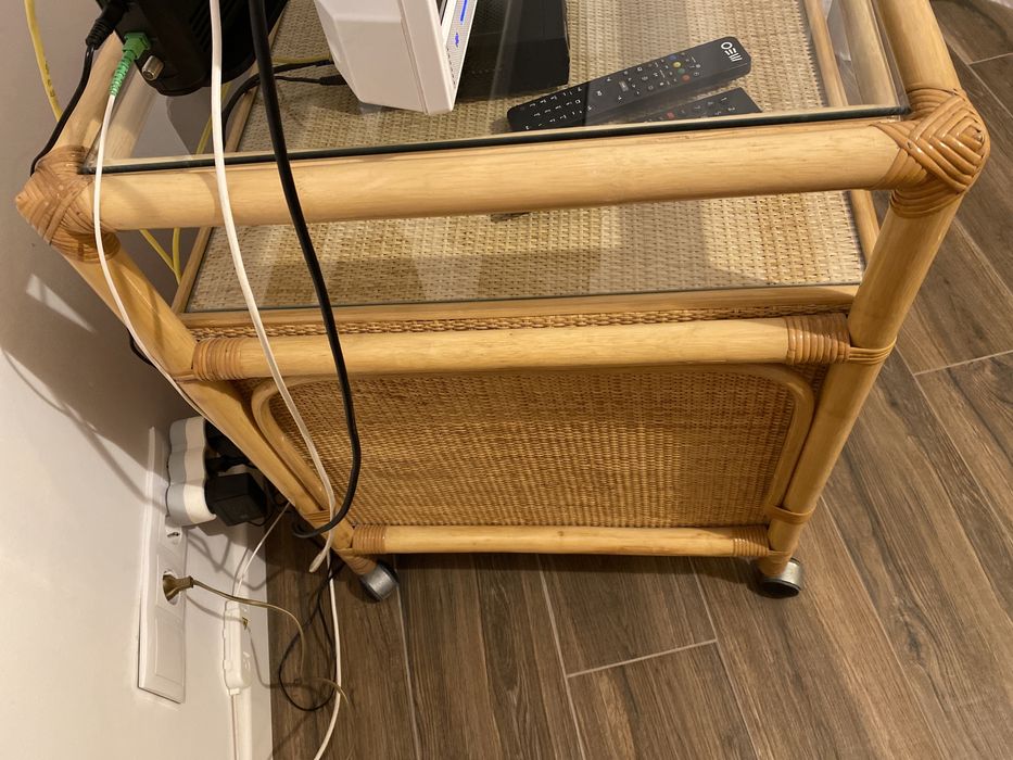 Movel em bambu para tv com arrumação