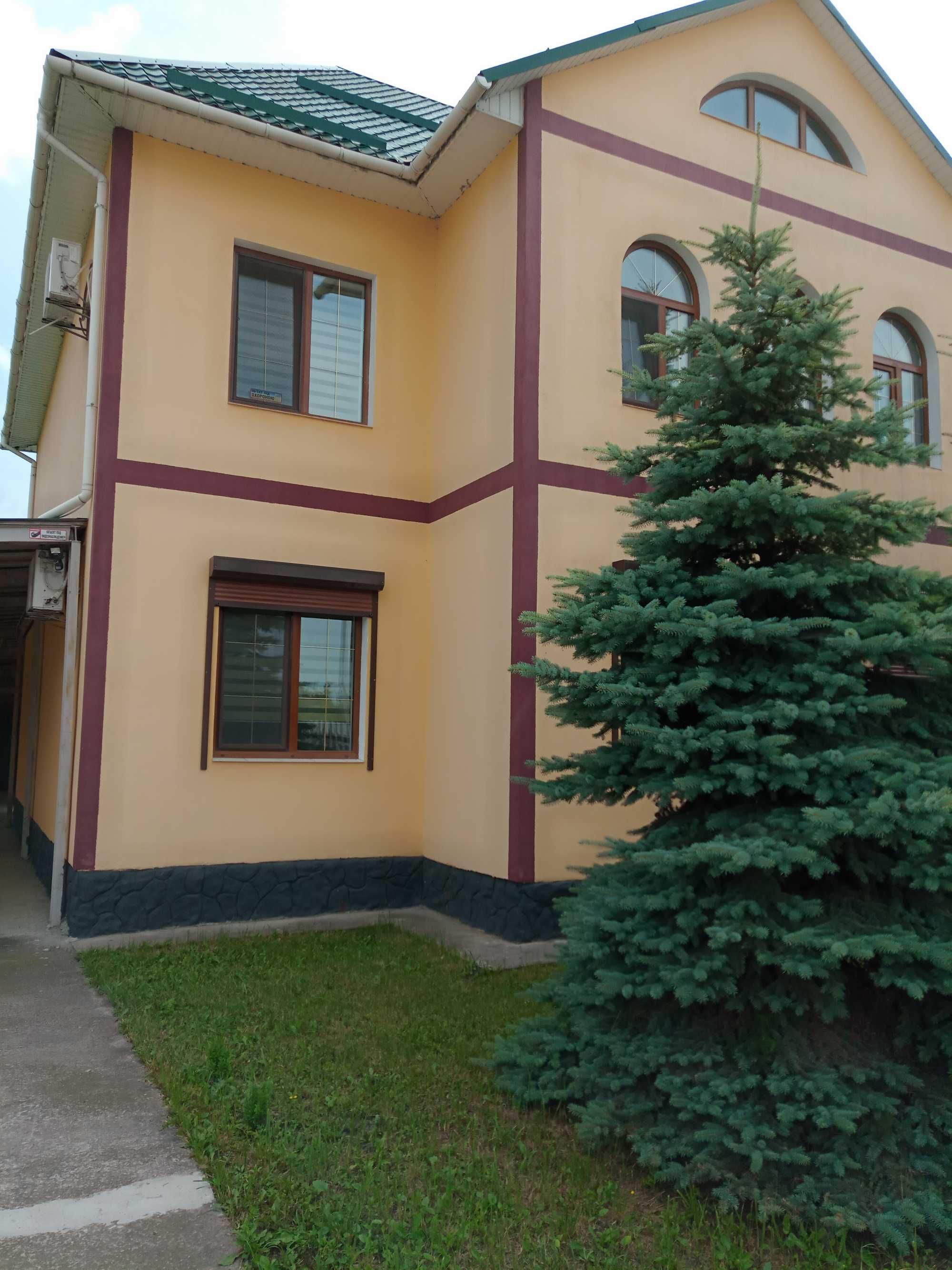 Будинок для проживання та організаціїї бізнесу, 393 кв.м., 16 соток