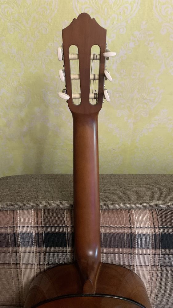 Класична гітара Yamaha C40 з чохлом.