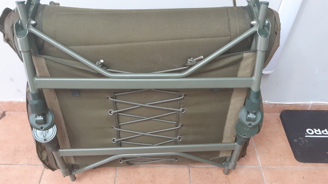 Łóżko Karpiowe Fox Flatliner 6 Leg  Bedchair System ze spiworem