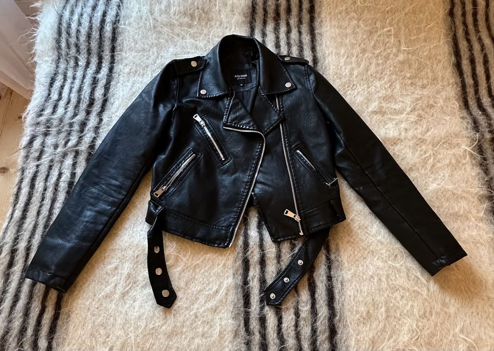 Куртка коротка з екошкіри