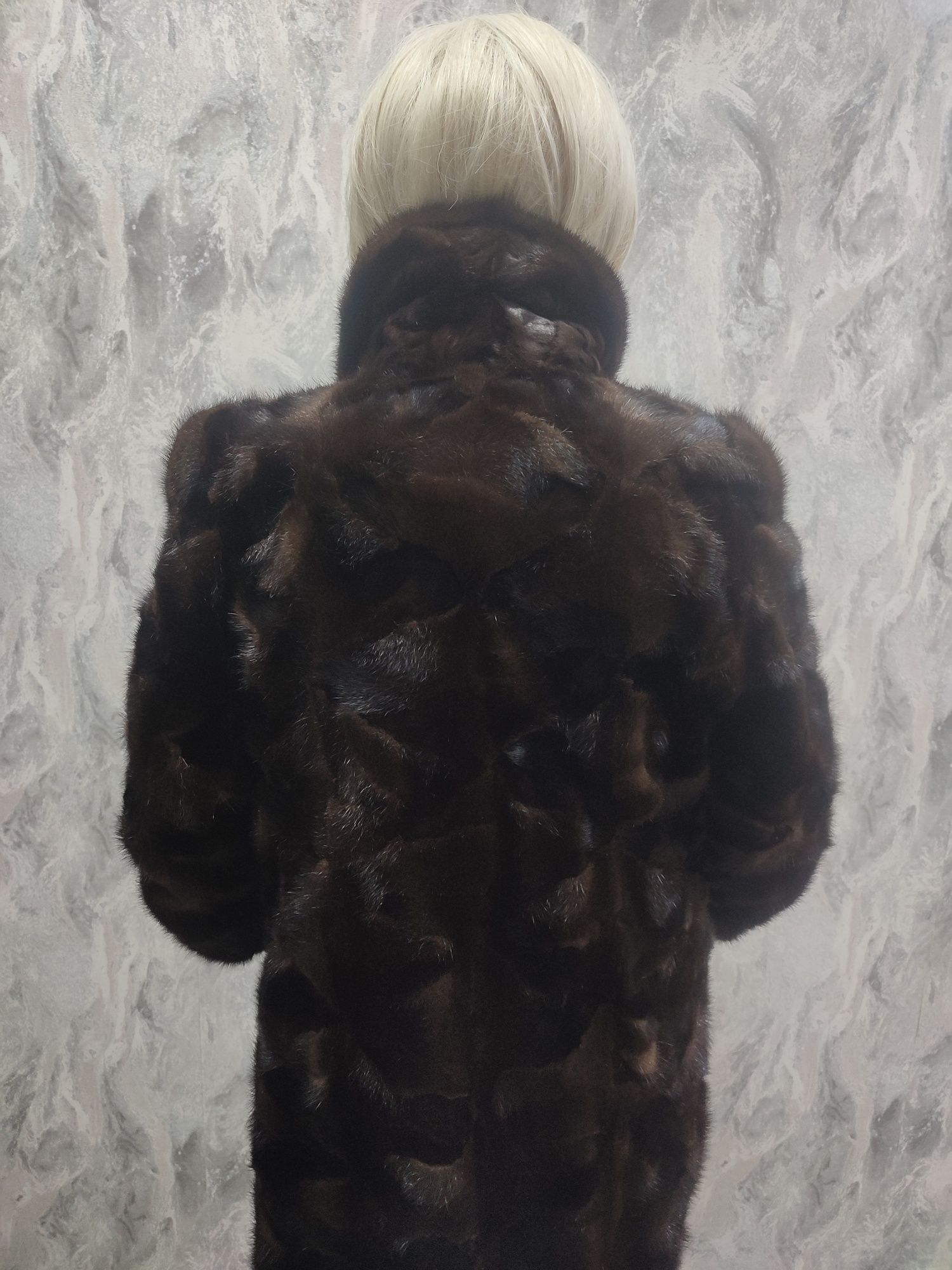 Продам женскую шубу -норка
