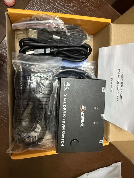 Przełącznik KVM Kceve na 2 monitory, DisplayPort Switch 4K 60Hz USB3.0